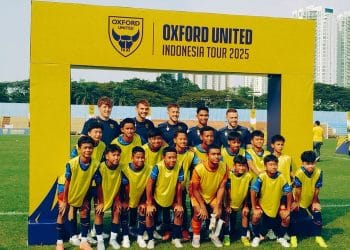 Oxford United FC Sentuh Akar Rumput Sepak Bola Indonesia, Marselino dan Ole Romeny Diburu Puluhan Bocah SSB
