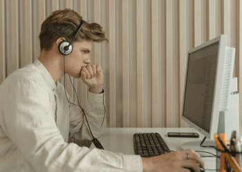 5 Tips agar Tetap Sehat Meski Bekerja di Depan Laptop Sepanjang Hari