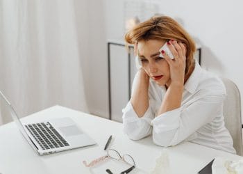 Orang yang Hidupnya Tidak Lagi Merasa Bersemangat Sering Menunjukkan 8 Perilaku Lembut Ini Tanpa Disadari