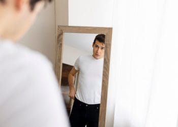 Gangguan Dismorfia Tubuh: Ketika Pikiran Merusak Cara Anda Melihat Diri Sendiri