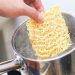 Bolehkan Air Rebusan Mie Instan Dikonsumsi? Ini Penjelasan Ahli Gizi