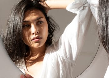7 Kebiasaan yang Akan Membuat Wanita Terlihat Cantik Tanpa Perawatan Mahal