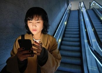 Orang Cemas Saat Menerima Panggilan Tak Dikenal Punya 4 Sifat Khas Ini