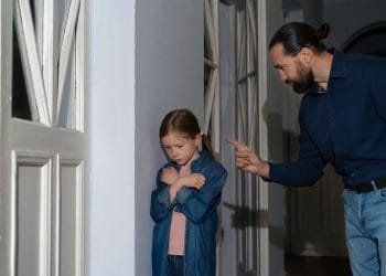 5 Cara Mengatasi Luka Batin dari Pola Asuh Otoriter