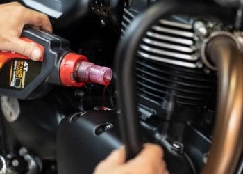 Bisa Gunakan Oli Bekas untuk Pelumas Rantai Motor?