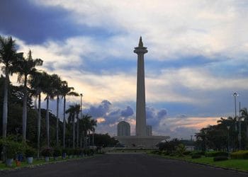 cara naik ke puncak Monas