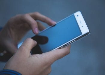 Doom Scrolling: Pengaruh pada Kesehatan Mental di Era Digital