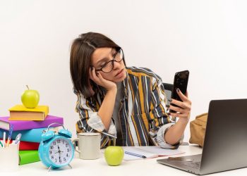 8 Kebiasaan Harian yang Merusak Kebahagiaan Hidup