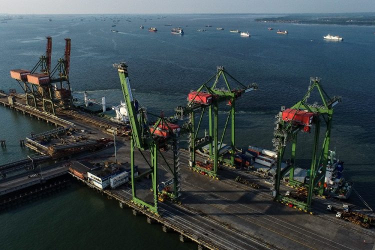 Terminal Petikemas Teluk Lamong