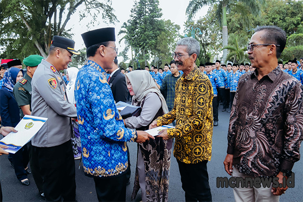 Bupati Herdiat Sunarya