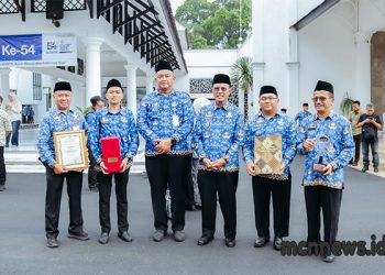 Bupati Herdiat Sunarya