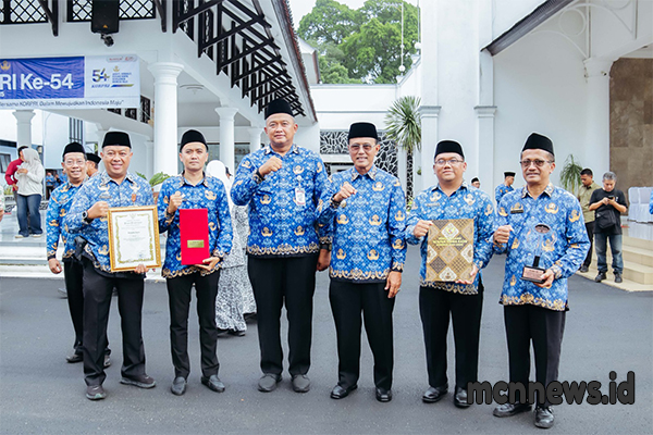 Bupati Herdiat Sunarya