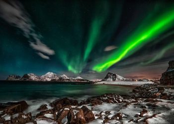 Perbedaan Aurora Borealis dan Aurora Australis