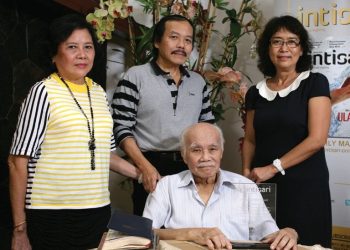 HOK Tanzil, Mengabadikan Perjalanan Keliling 240 Negara dengan Karyanya