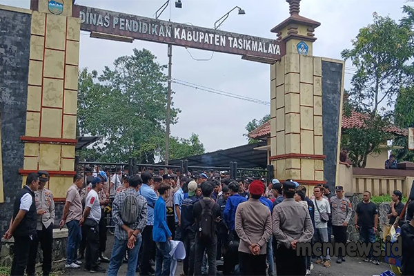 mahasiswa soroti pengadaan tas sekolah