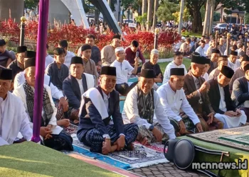 Bupati Herdiat Shalat Idul Fitri