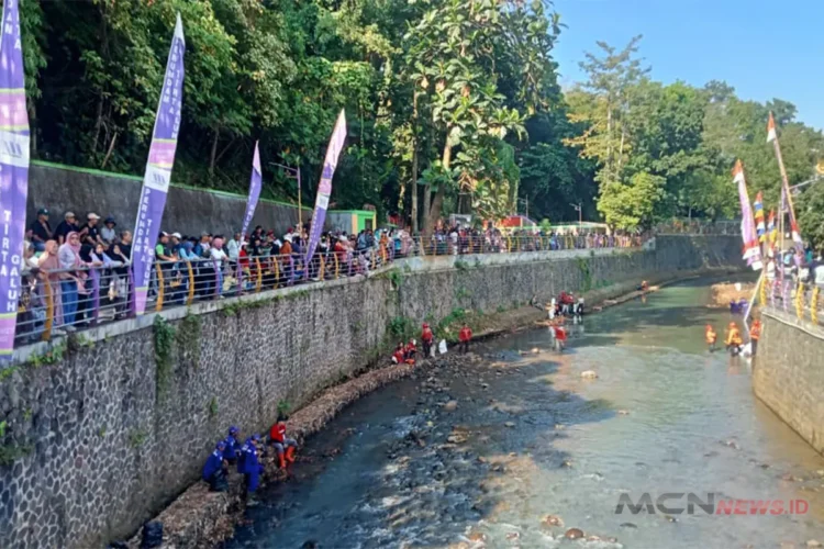Ribuan warga memadati peringatan Hari Pers Nasional