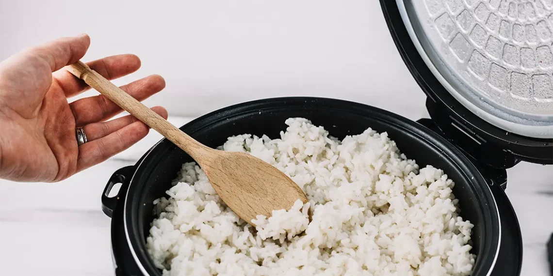 7 kebiasaan yang menyebabkan rice cooker bau