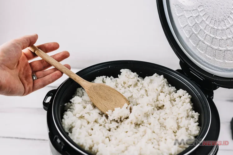 7 kebiasaan yang menyebabkan rice cooker bau